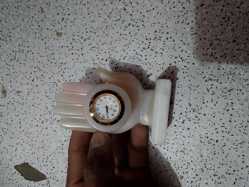 I am selling marble table watch 3