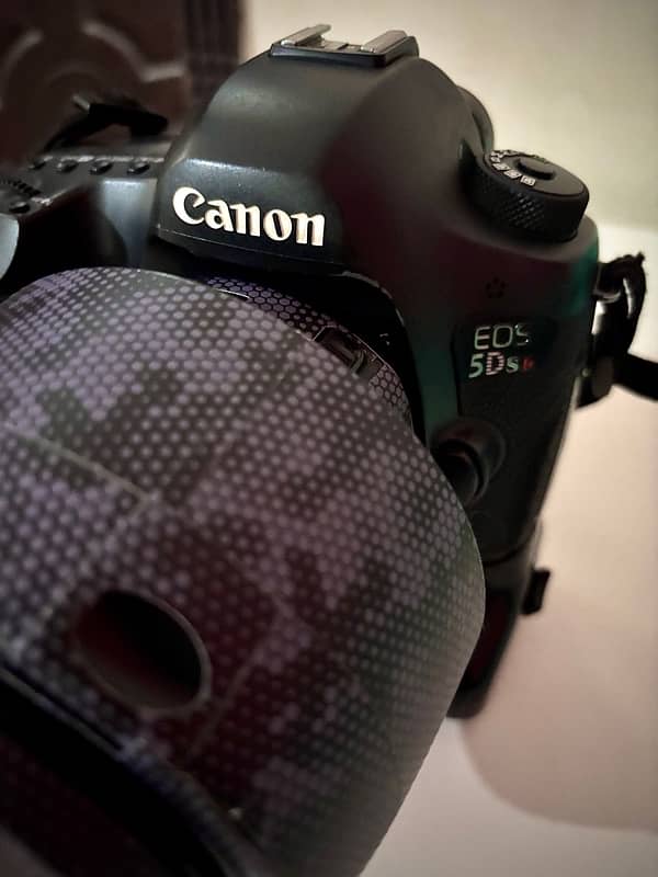 Canon 5DSR 55 Mega Pixel Condition 10/8.5 and 85mm 1.2 Lii Best pric 2