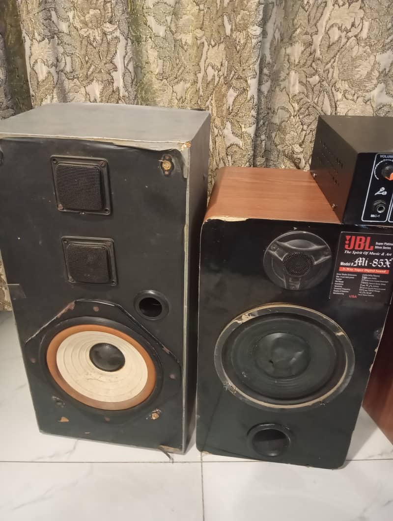 home theatre speaker 3