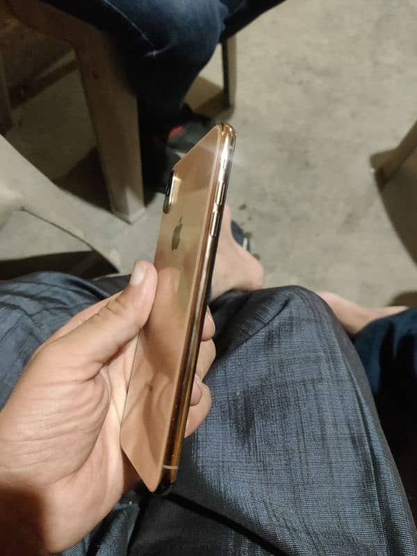 iphone xs max 512 GB pta approved 3