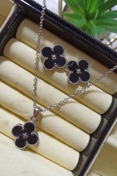 Black clover necklace set