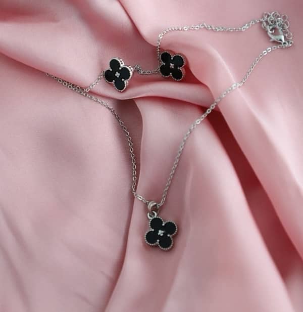 Black clover necklace set 1