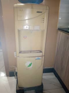 Dispenser white colour ok hai good condition