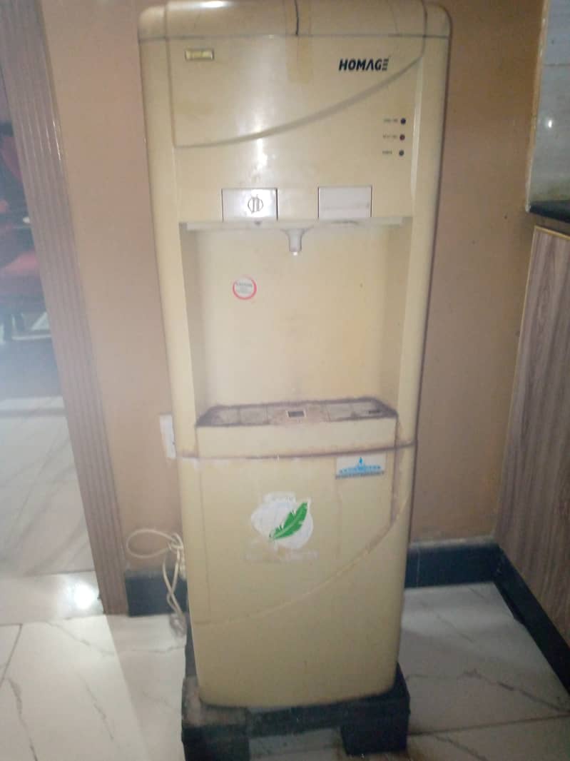 Dispenser white colour ok hai good condition 3