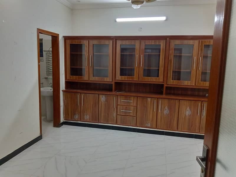 1 kanal beautiful upper portion for rent at reasonable price 3