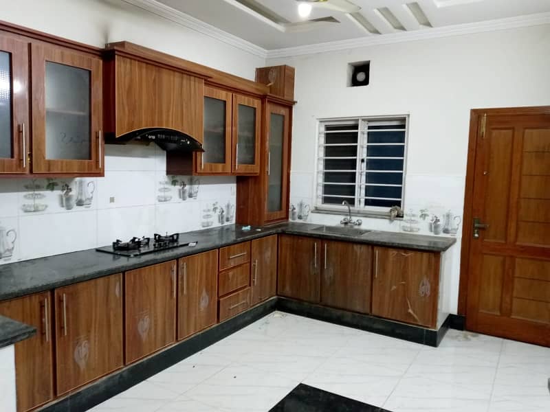 1 kanal beautiful upper portion for rent at reasonable price 7