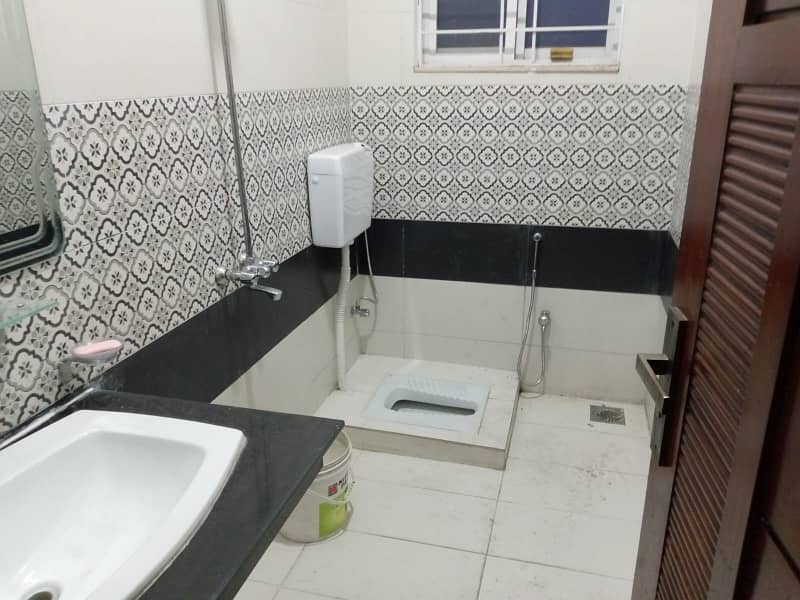 1 kanal beautiful upper portion for rent at reasonable price 10