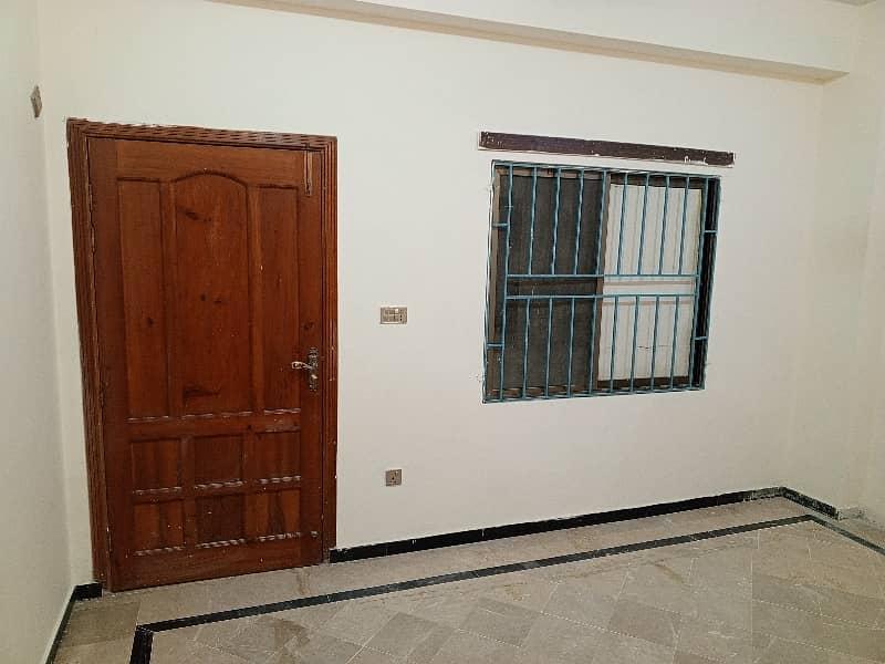 2 bedroom beautiful flat for rent at reasonable price 4