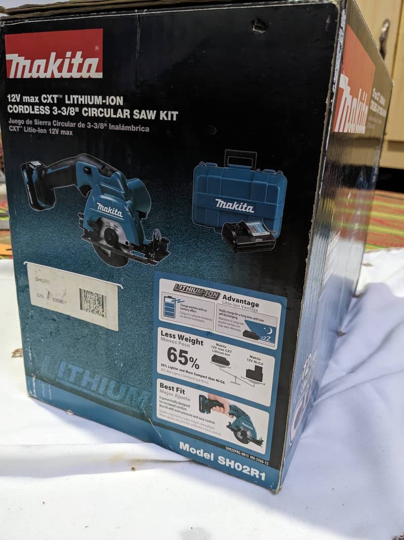 Makita 12V max CXT Lithium-Ion Cordless 3-3/8" Circular Saw Kit. 2