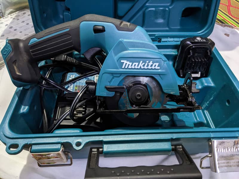 Makita 12V max CXT Lithium-Ion Cordless 3-3/8" Circular Saw Kit. 8