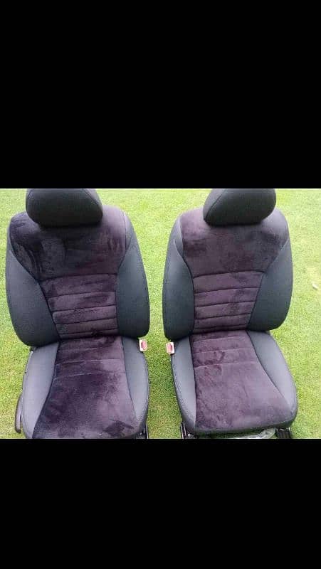 all cars seats poshish available 1