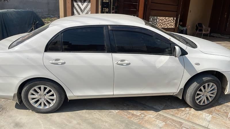 Toyota Corolla Axio 2013 0