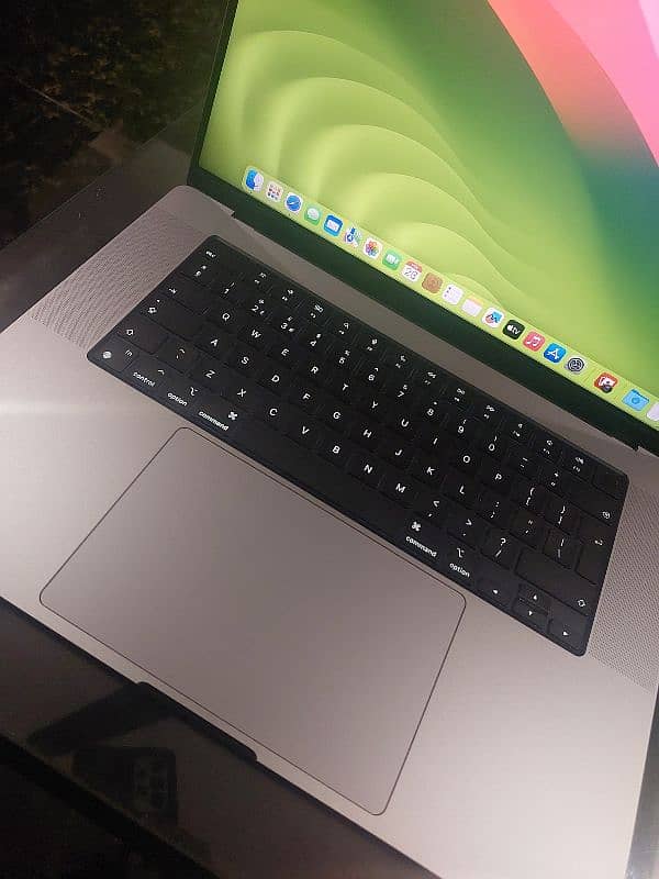 macbook pro m2 16inch 1