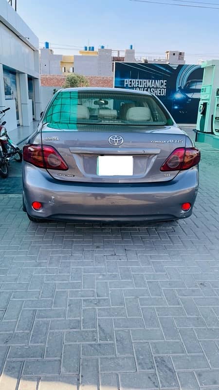 Toyota Corolla Altis 2011 1