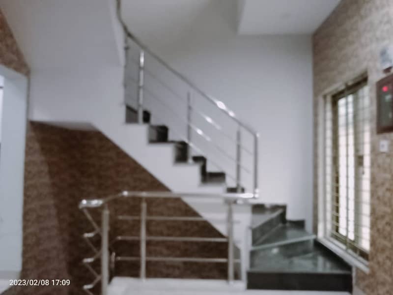 5th Marla Slightly Use House for Sale in Prime Location Bahria Town, Lahore - Ideal Family Home! 8