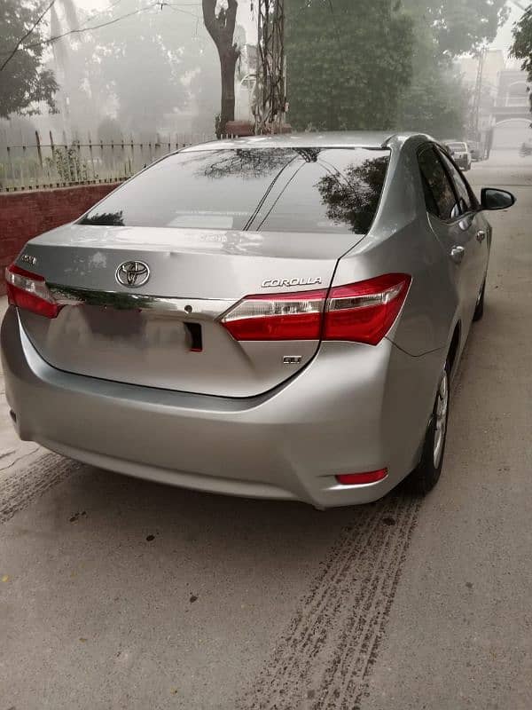 Toyota Corolla GLI 2016 Lahore num 3