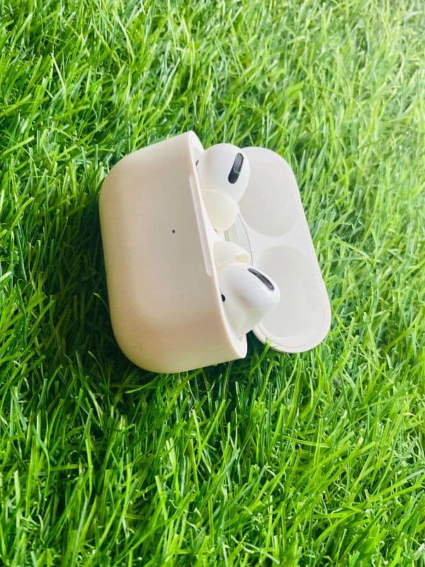 Airpods Pro 1st generation 3