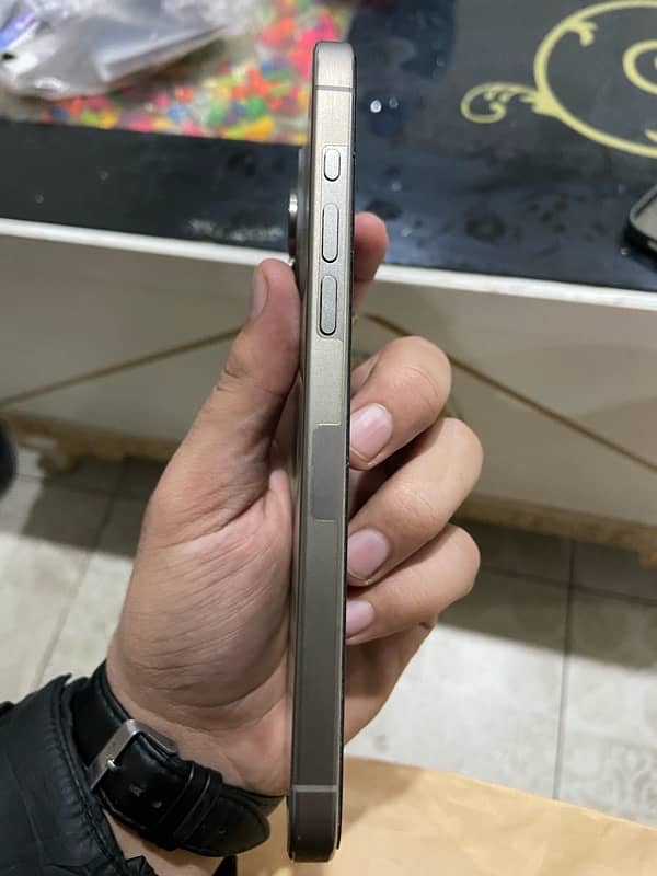 IPhone 15 Pro max natural titanium 1