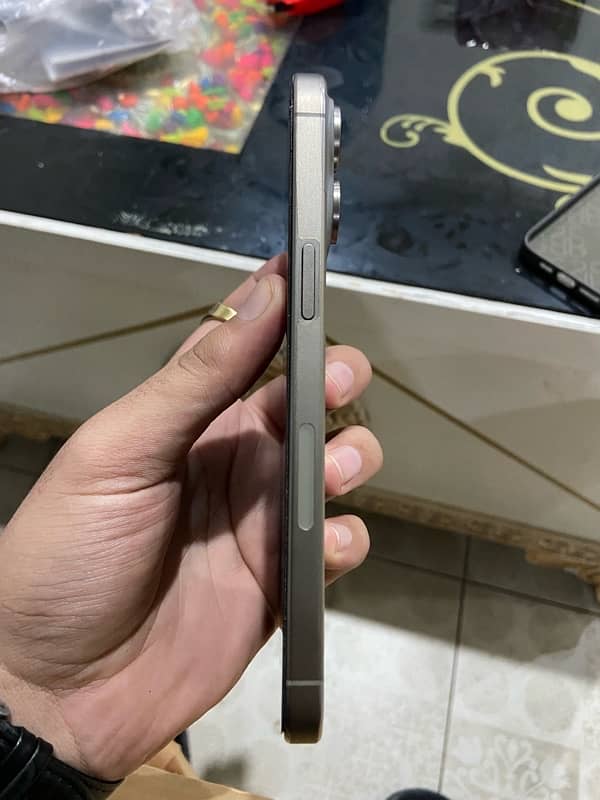 IPhone 15 Pro max natural titanium 2