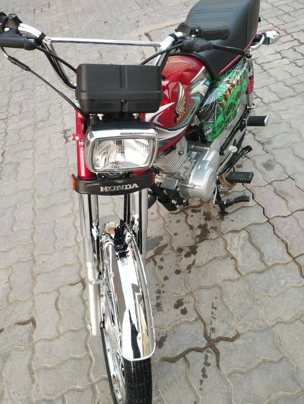 number ni lga hua lakin bilkl new bike h check kr sktay hain 1