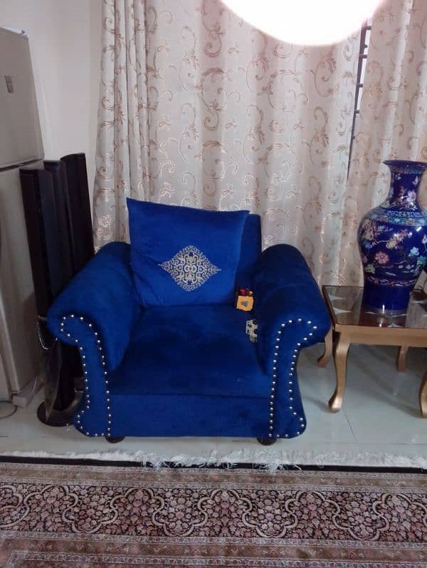 Sofa set seven seater immaculate condition. 1