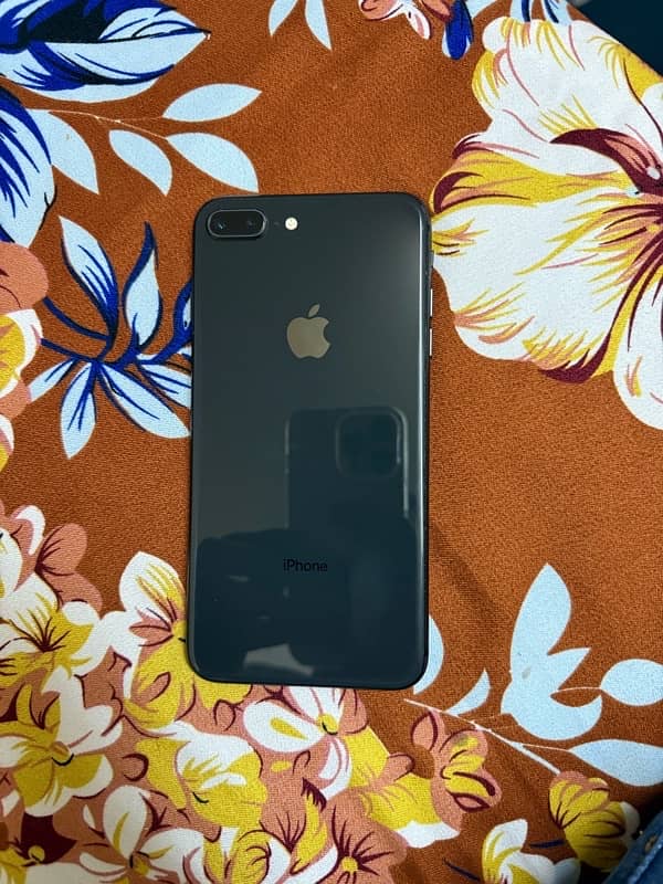 iPhone 8 Plus 2