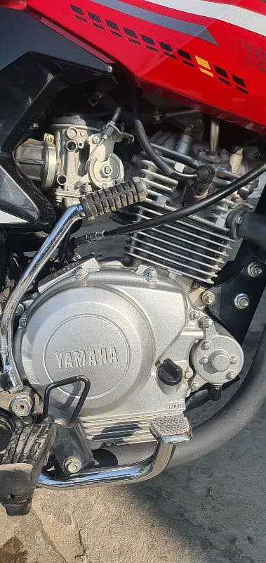 Yahama YBR 125G 4