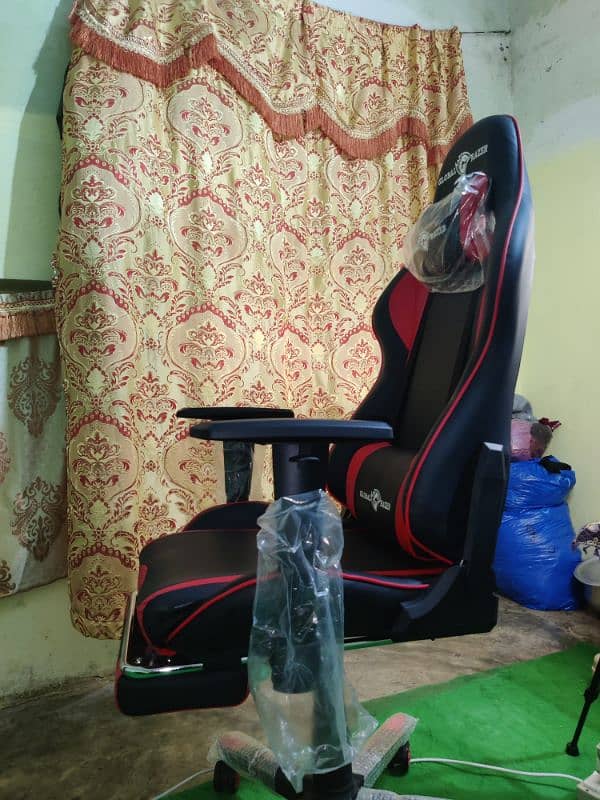 GLOBAL RAZER Gaming Chair 0.3. 1.5. 4.4. 4.1. 2.4. 2.10/10Condition 2