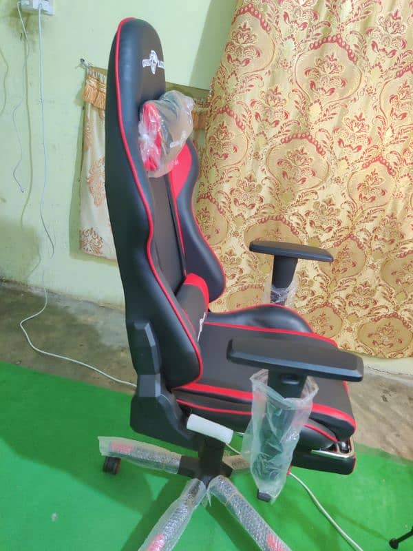 GLOBAL RAZER Gaming Chair 0.3. 1.5. 4.4. 4.1. 2.4. 2.10/10Condition 3