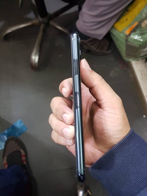 Iphone 11 Pro max ( Non-Pta ) 5