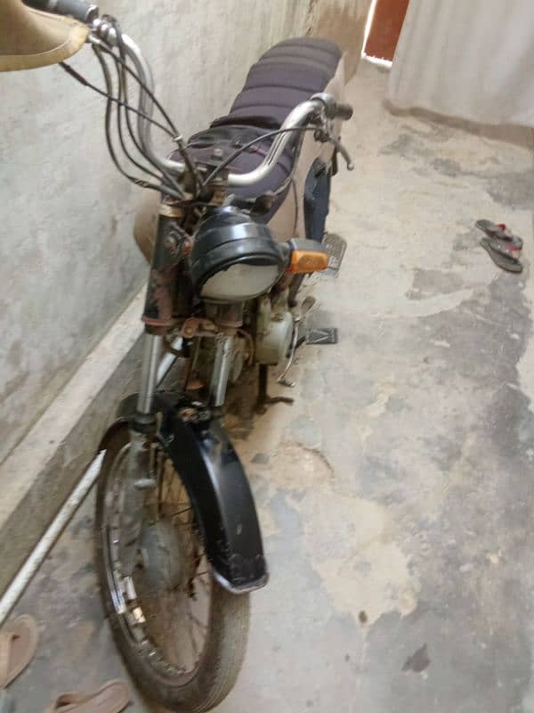 70 cc bike rawan par he 0