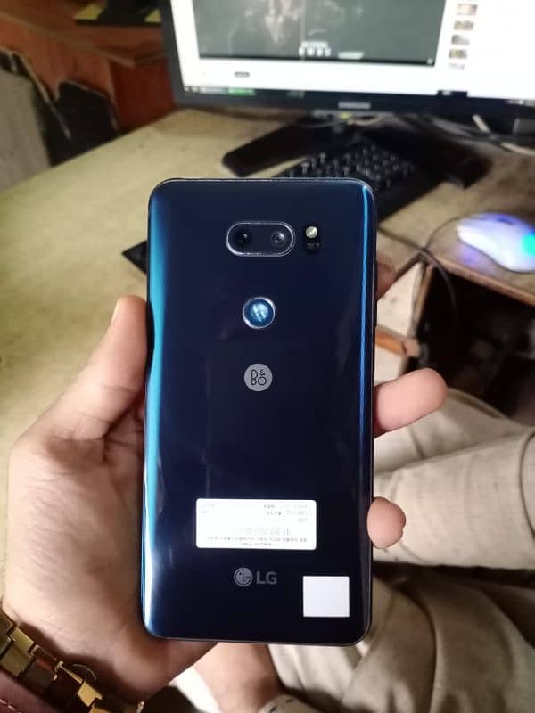 LG V30 1