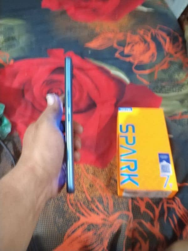 sale tecno spark 7T. 4 GB Ram 64 GB Rom. Awesome result both cameras. 2