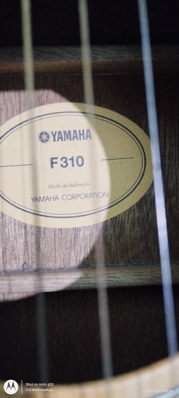 Yamaha F310 Dreadnought Acoustic Guitar 1