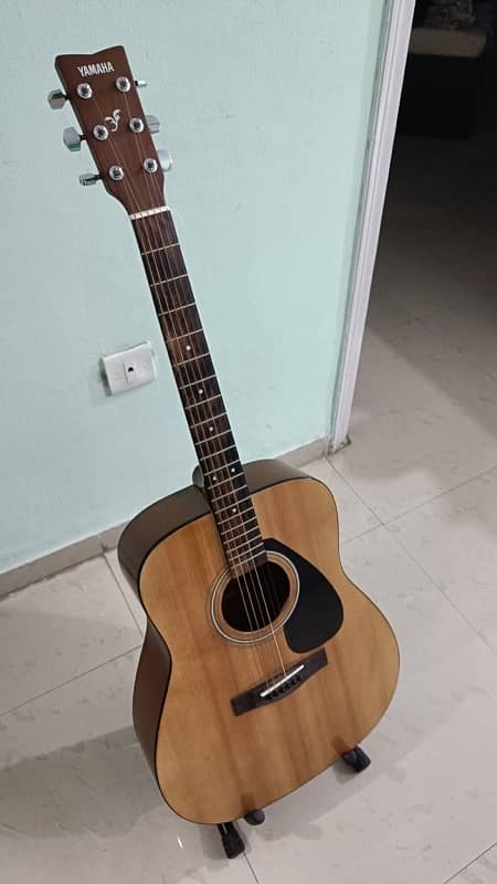 Yamaha F310 Dreadnought Acoustic Guitar 2