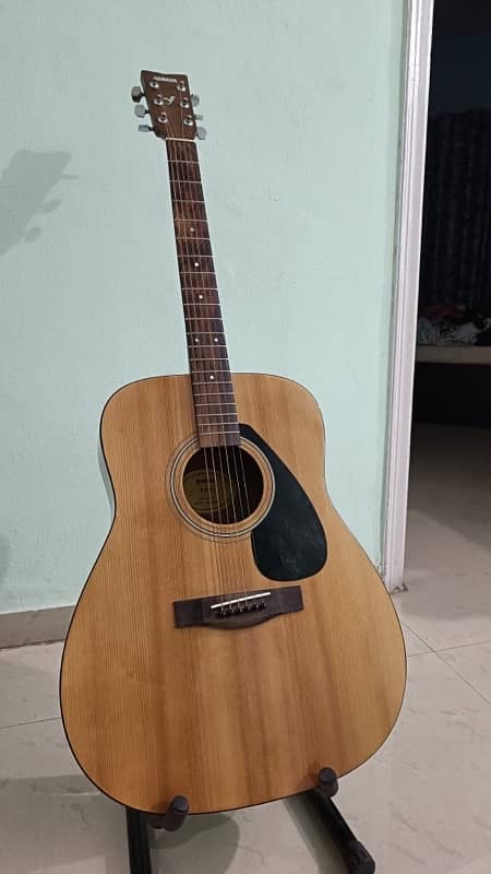 Yamaha F310 Dreadnought Acoustic Guitar 3