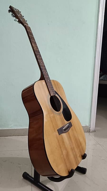 Yamaha F310 Dreadnought Acoustic Guitar 4