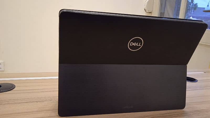 Dell 2 in 1 Touch screen 10