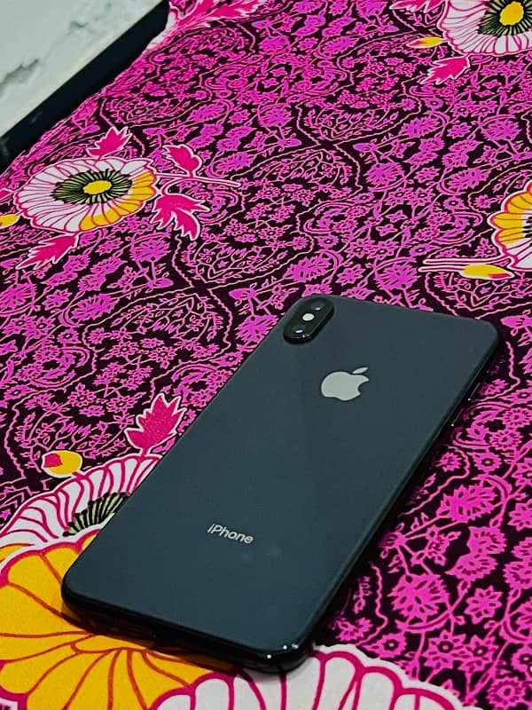 iphone xs max factory unlocked orignal condition 0