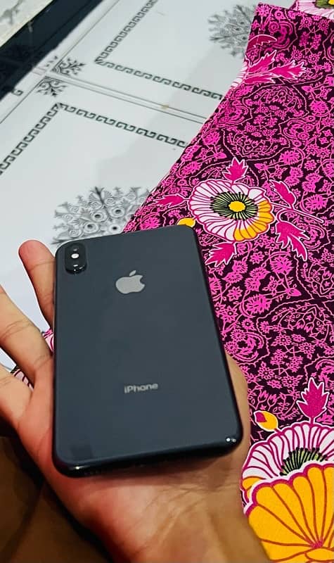 iphone xs max factory unlocked orignal condition 1