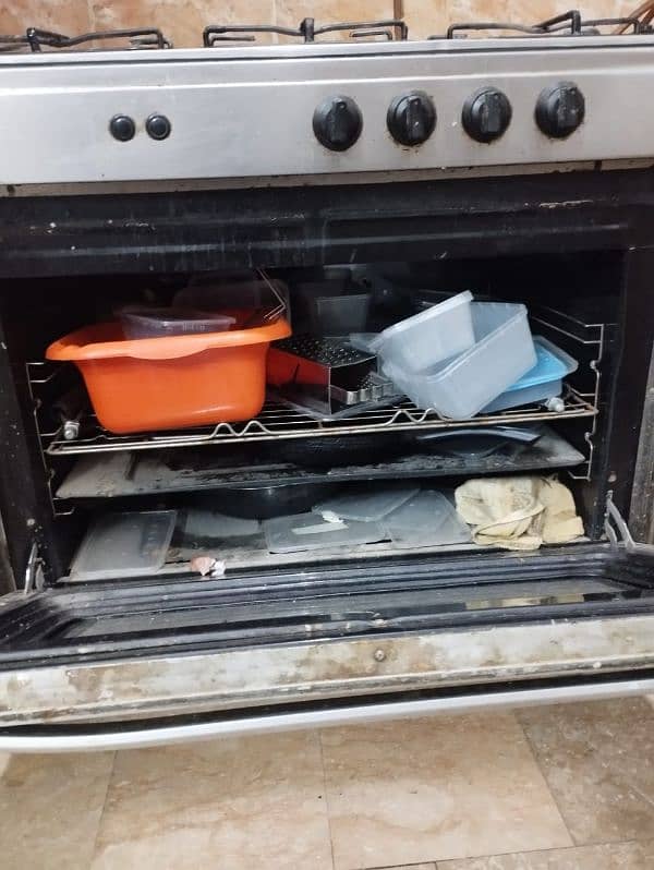 urgent sale cooking range 3