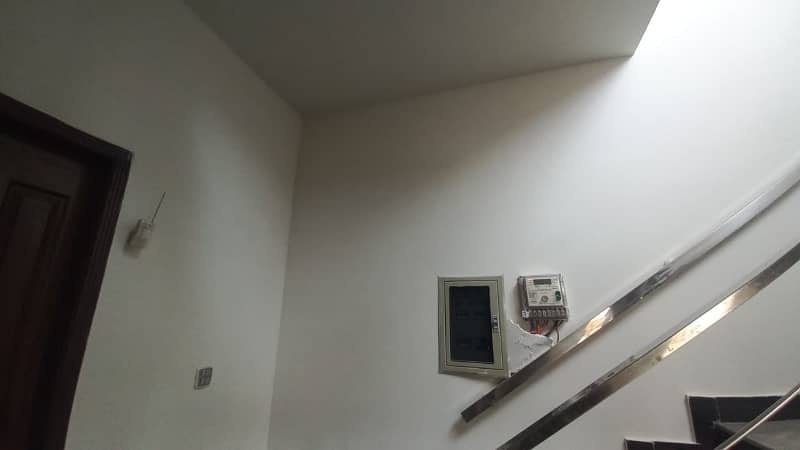 10 Marla full house available in bahria town lhr hot location 6