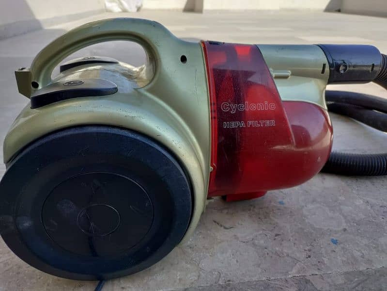 Typhoon Vacuum Cleaner 1700 Watt 2