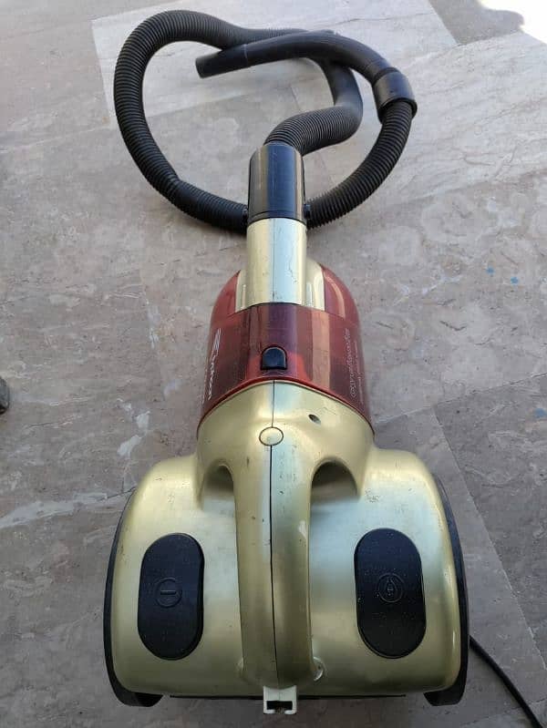 Typhoon Vacuum Cleaner 1700 Watt 3