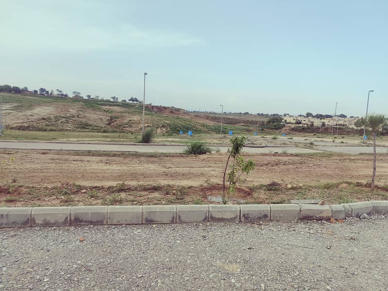 8 Marla Developed 120 ft Road Commercial Plot for Sale in front of Army Public School, Sector Lilly, DHA-07 5