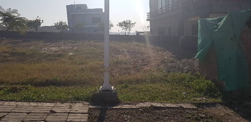 10 Marla Plot For Sale In Block I, Phase 08 2