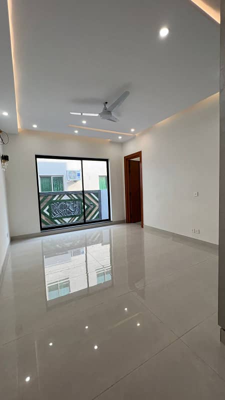 1 kanal Full Basement 6 Bedroom, Theater House For SALE in Phase 6 DHA 3