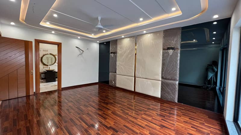 1 kanal Full Basement 6 Bedroom, Theater House For SALE in Phase 6 DHA 4