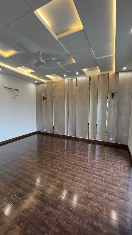 1 kanal Full Basement 6 Bedroom, Theater House For SALE in Phase 6 DHA 33