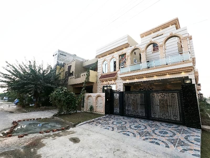 To sale You Can Find Spacious Corner House In Audit & Accounts Phase 1 - Block D 4